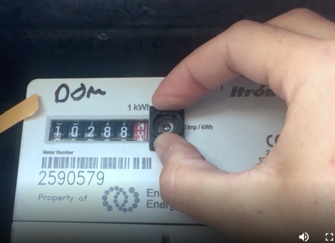 Pressing the mounting plate onto the meter over the red light